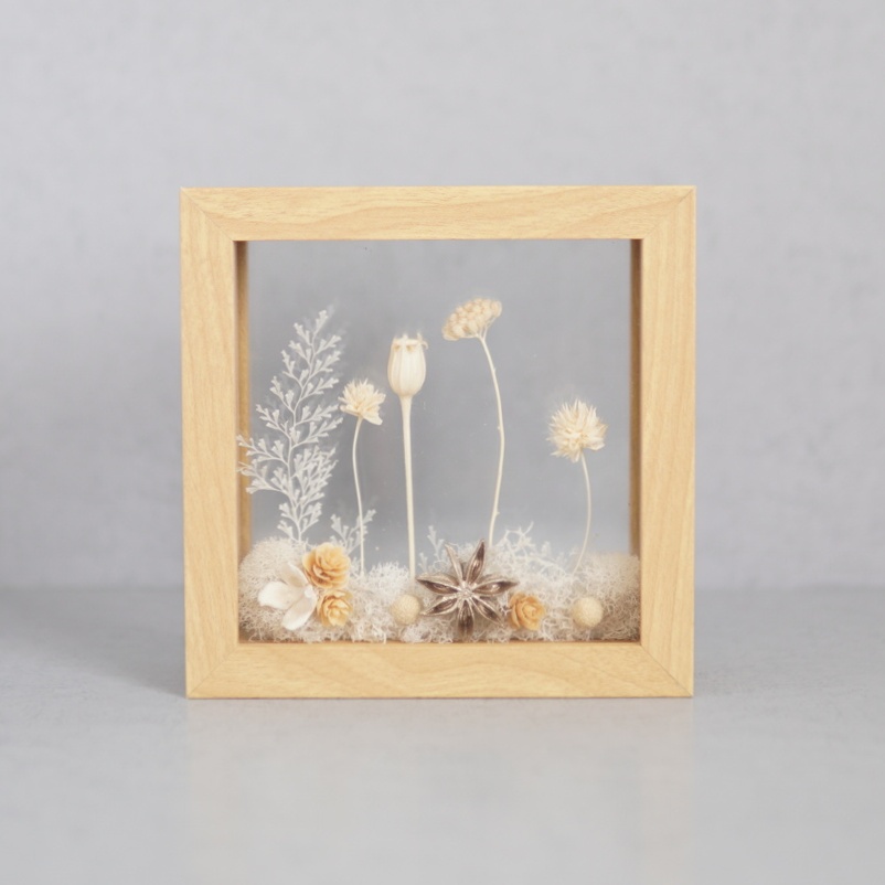 ガラスフレームの白い景色アレンジメント S